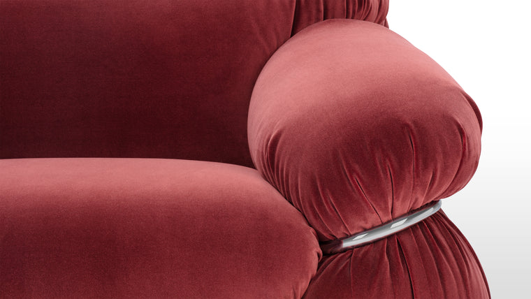 ICONIC APPEAL | Immerse yourself in the lavish comfort of the Sesann Armchair. Sink into its plush cushions and experience an unparalleled blend of coziness and support. The carefully selected upholstery not only adds a hint of refinement but also beckons you to relish its tactile allure.
