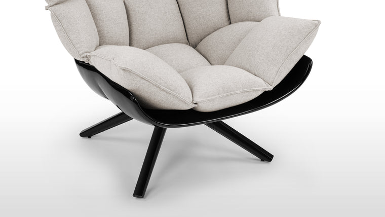 Cocooned Comfort | Thoughtfully designed to cradle the body, this lounge chair offers ergonomic support through its padded, molded structure. It seamlessly balances style and relaxation, perfect for unwinding or reading.
