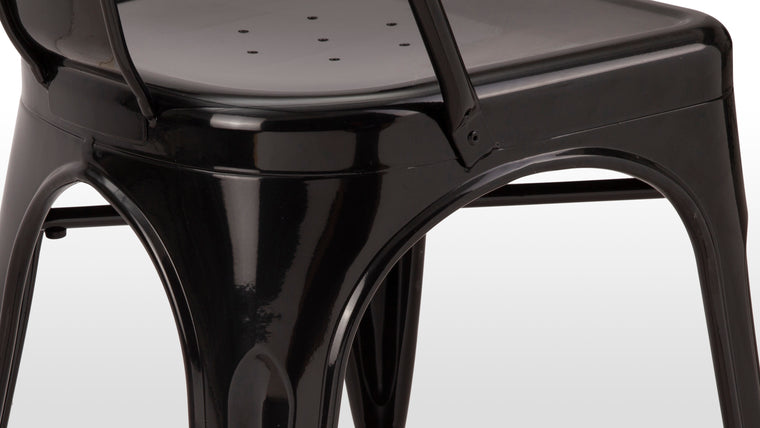 Built for longevity|Close attention to detail extends to the durability of this iconic chair. The powder-coated steel and build quality make this chair a worthy investment. It’s built to last a lifetime.
